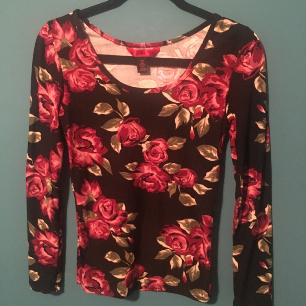 black scoop neck top, with flower pattern
